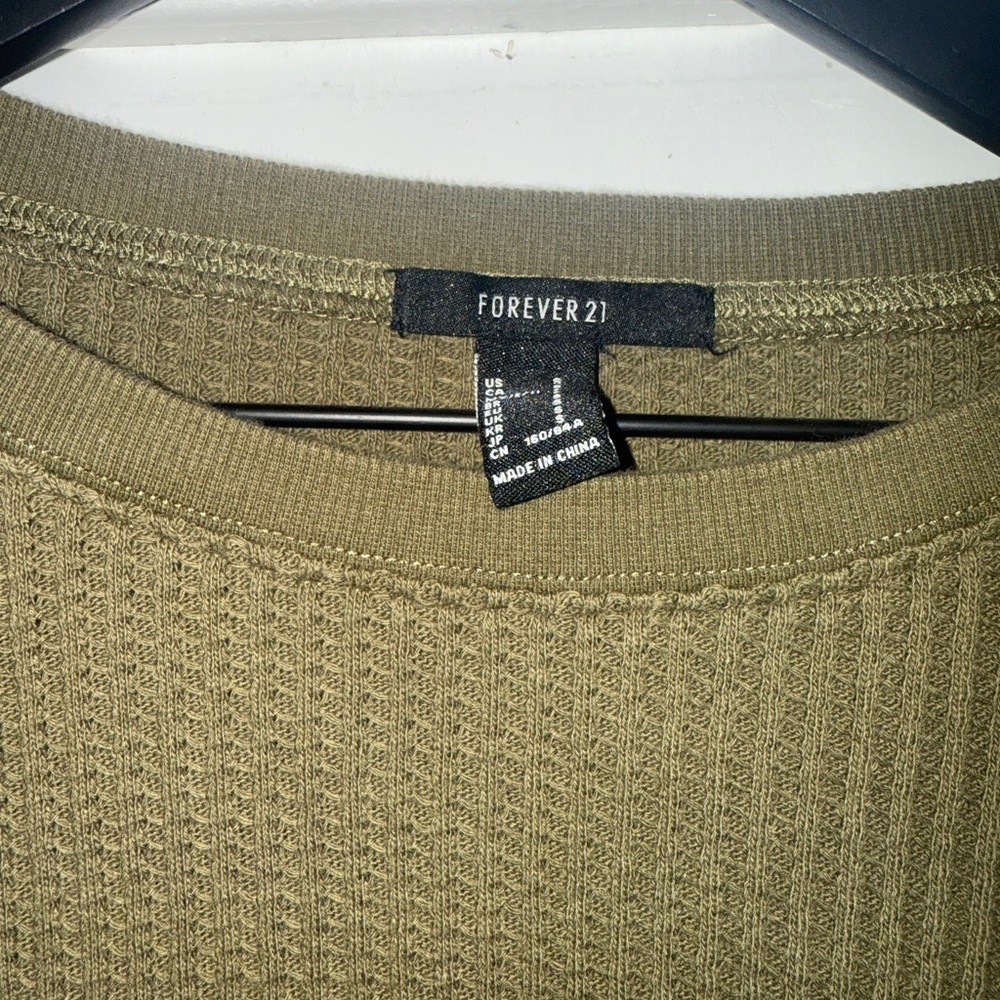 2/$15 Forever 21 Green Ribbed Tie Sleeve Crop Top - Picture 2 of 4